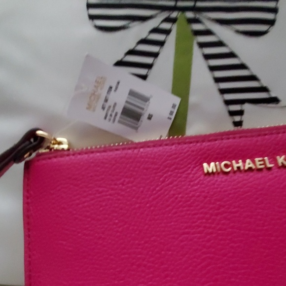 Michael Kors wristlet - Picture 2 of 5